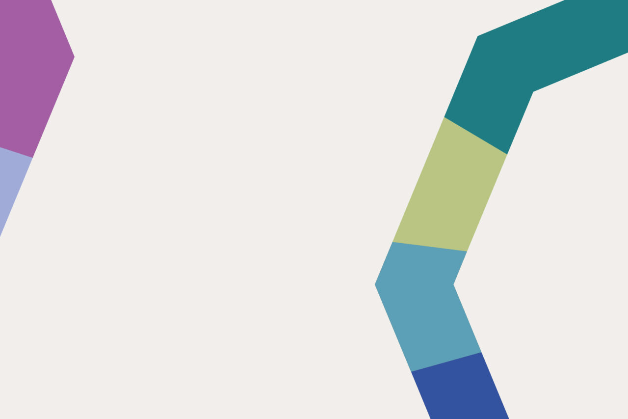 Abstraktes Hintergrundbild mit farbigen Segmenten des Oktagon-Symbols der „Bayreuther Quartiere“ – visuelle Rahmung für das Designkonzept im Stadtmarkenprojekt.